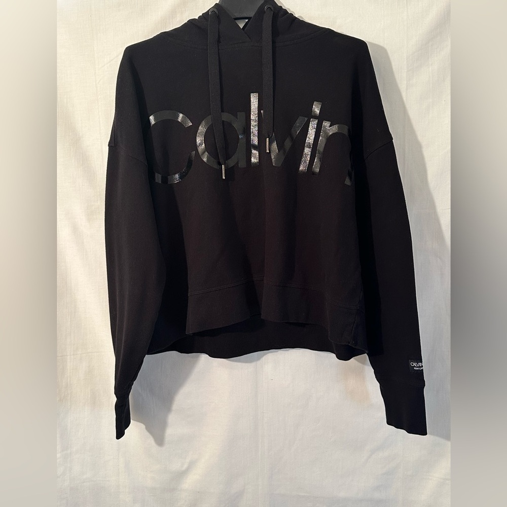 Cropped Black Calvin Klein hoodie size medium